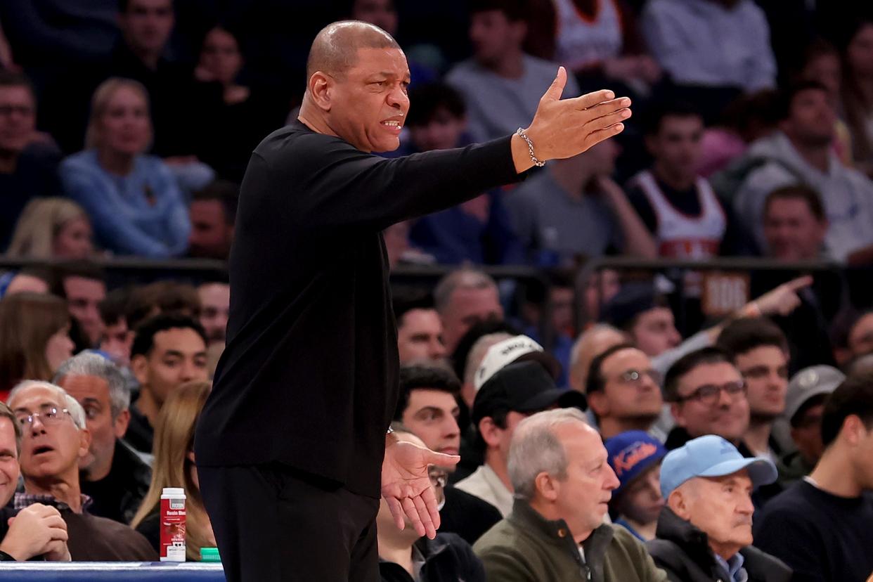 雄鹿队主场比赛观众气氛热烈球员表现亮眼的简单介绍