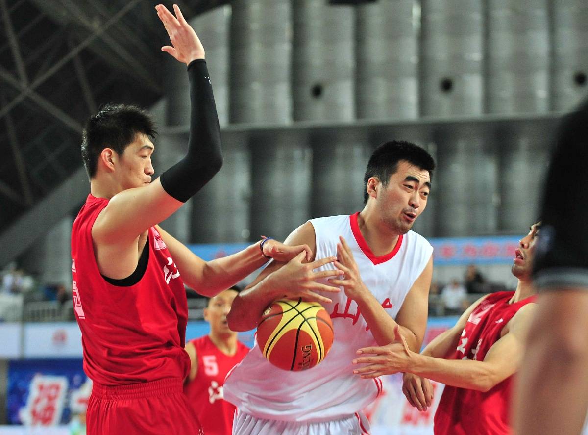 关于新疆男篮精雕细刻，篮下稳健对抗力不凡的信息