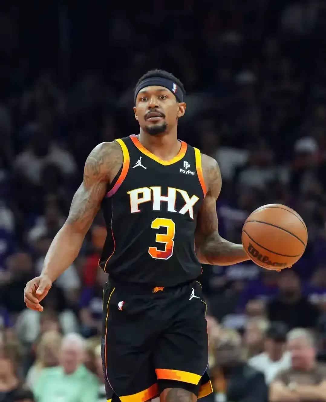 浓眉哥爆发新星，连续三场30+刷新纪录，引发争议球队迎来希望！的简单介绍